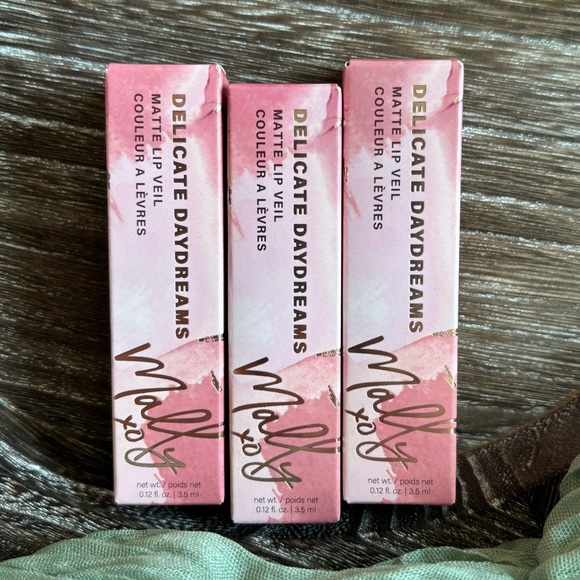 Delicate Daydreams Lipstick Set • Matte Lipstick • Make Up Bundle •Beauty Bundle - Picture 1 of 2